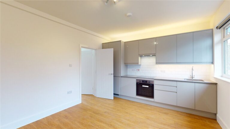 Queens Parade, North Ealing, London, W5 3HU